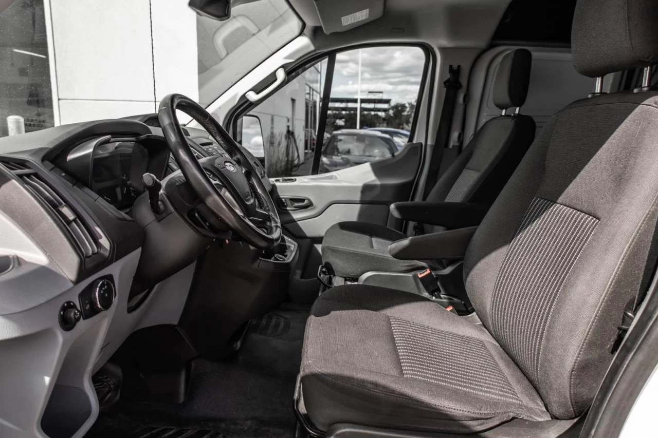 2017 Ford Transit Cargo Van T-250 148" Low Rf - GARANTIE 1 AN Main Image