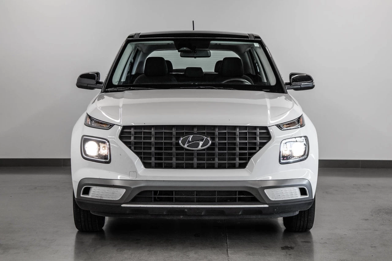 2023 Hyundai Venue Essential Main Image