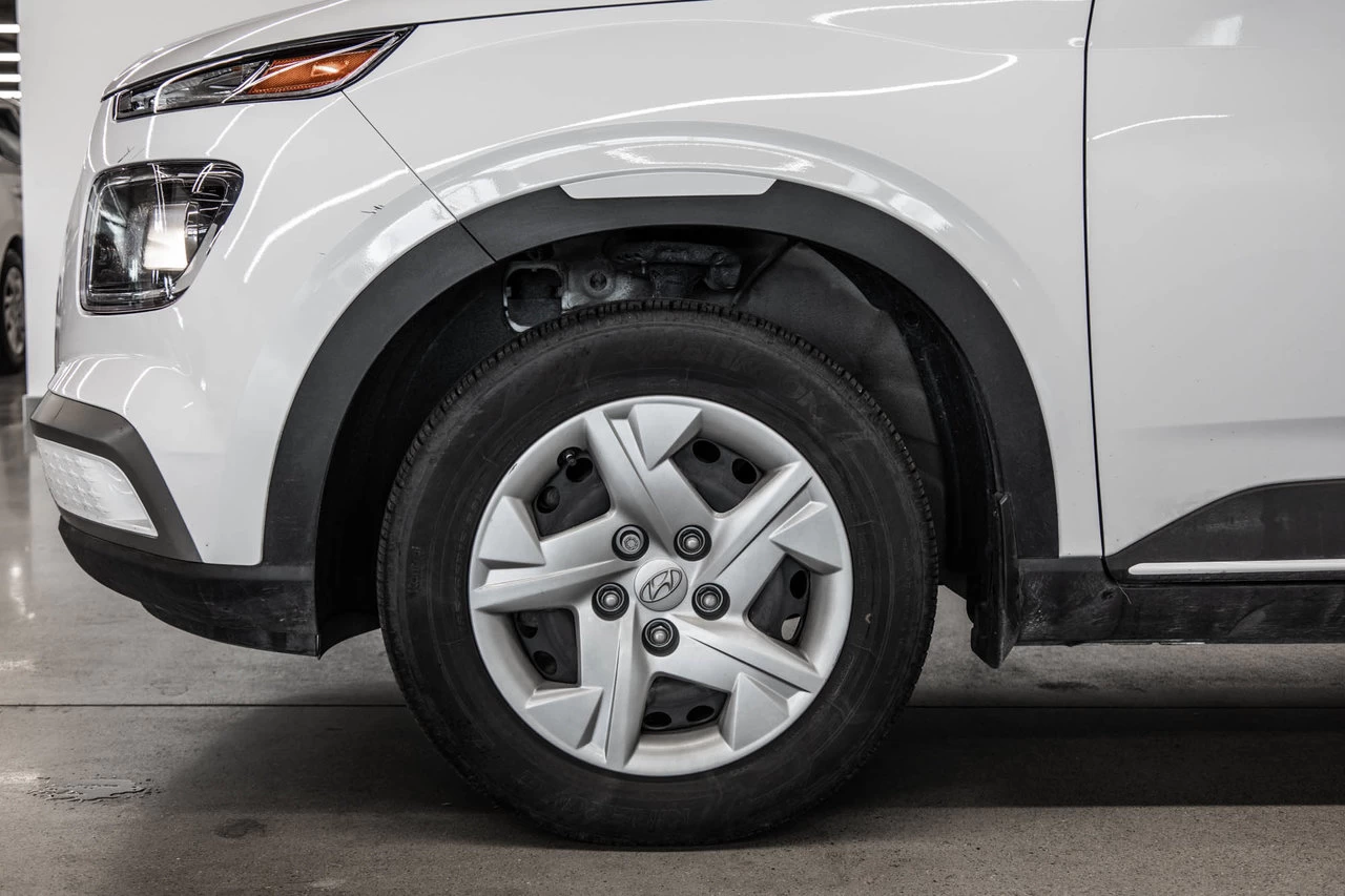 2023 Hyundai Venue Essential Main Image
