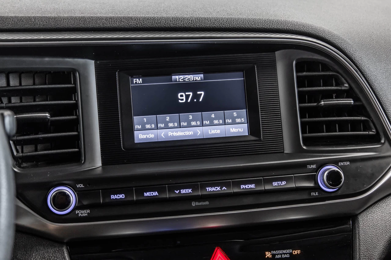 2020 Hyundai Elantra Essential Main Image