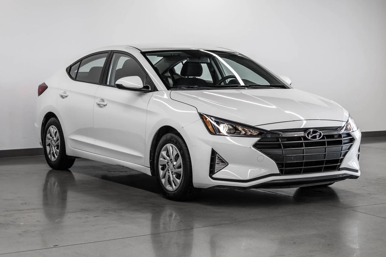 2020 Hyundai Elantra Essential Main Image
