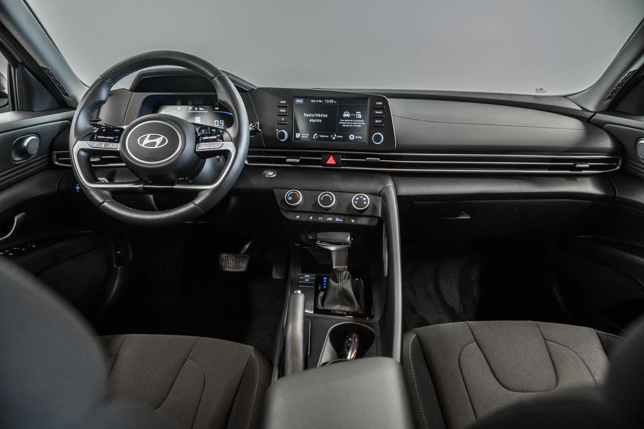2025 Hyundai Elantra Preferred Main Image