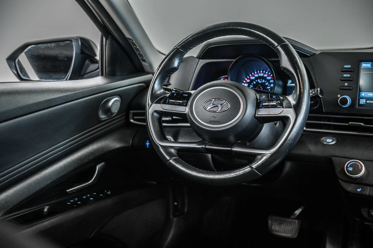 2021 Hyundai Elantra Preferred Main Image