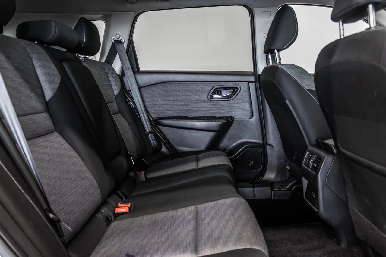 2023 Nissan Rogue Sv Tech Awd Main Image