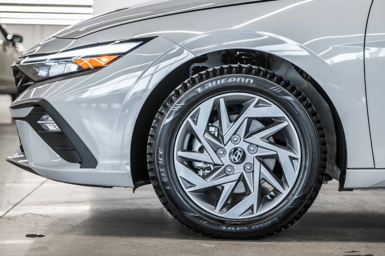 2025 Hyundai Elantra Preferred Main Image