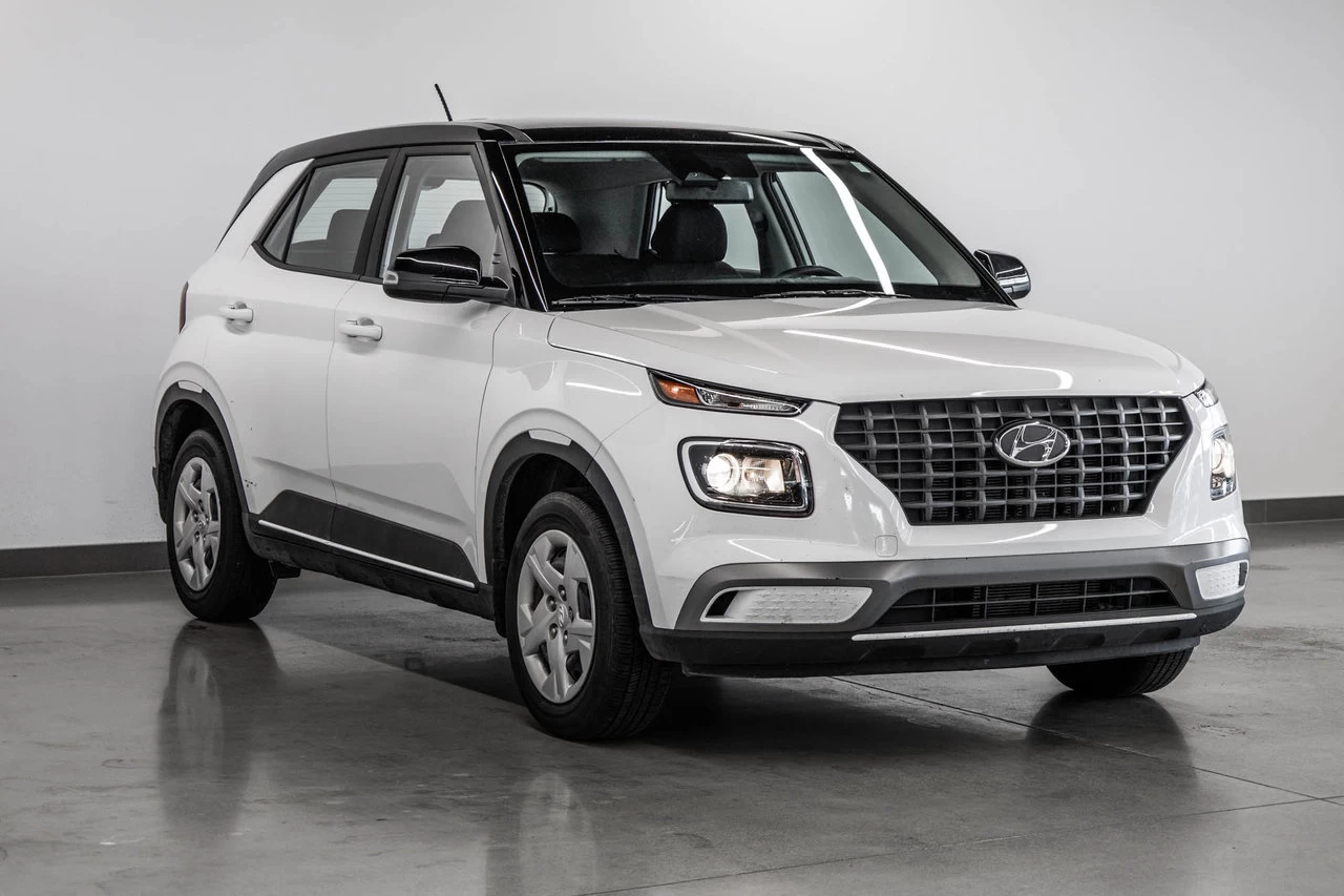 2023 Hyundai Venue Essential Main Image