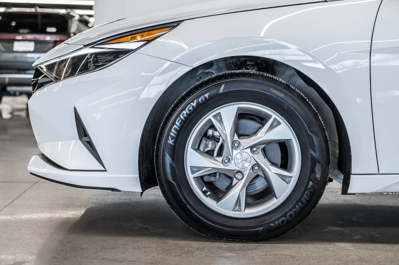 2023 Hyundai Elantra Essential Image principale