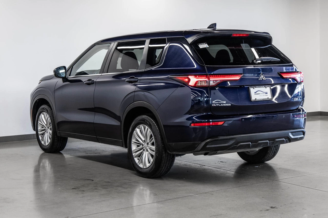 2024 Mitsubishi Outlander Es Awd 7pass Main Image