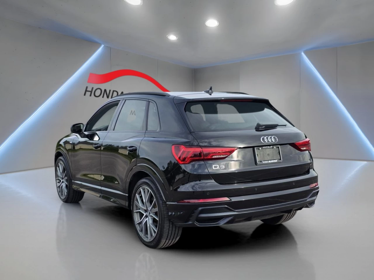 2020 Audi Q3 Technik 45 TFSI quattro Main Image