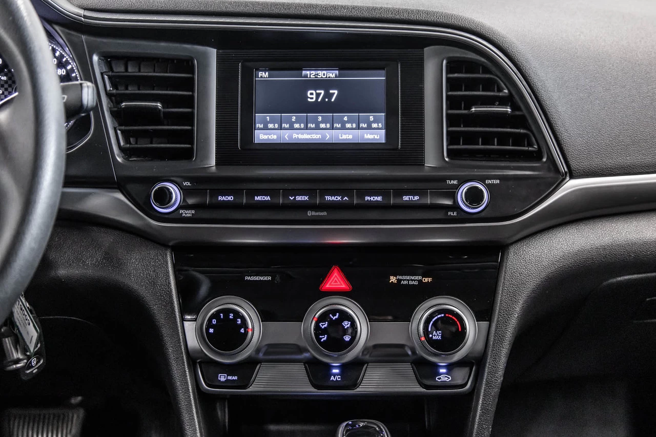 2020 Hyundai Elantra Essential Main Image