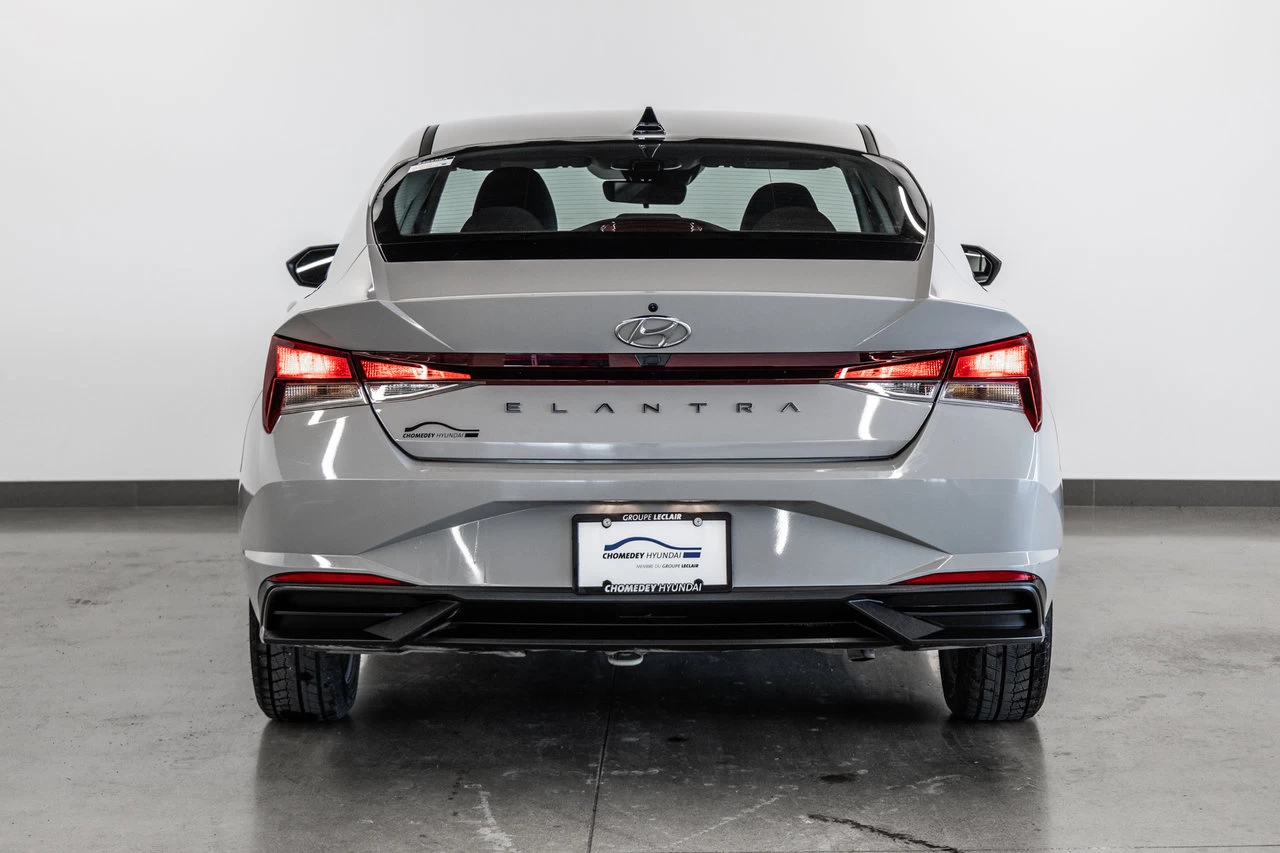 2022 Hyundai Elantra Preferred Main Image