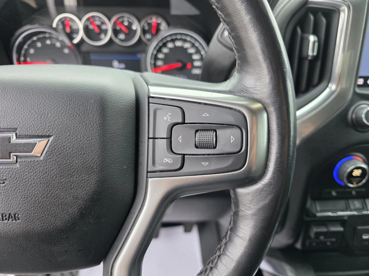 2022 Chevrolet Silverado 1500 Crew Cab Short Box 4-Wheel Drive LT Trail Boss Image principale
