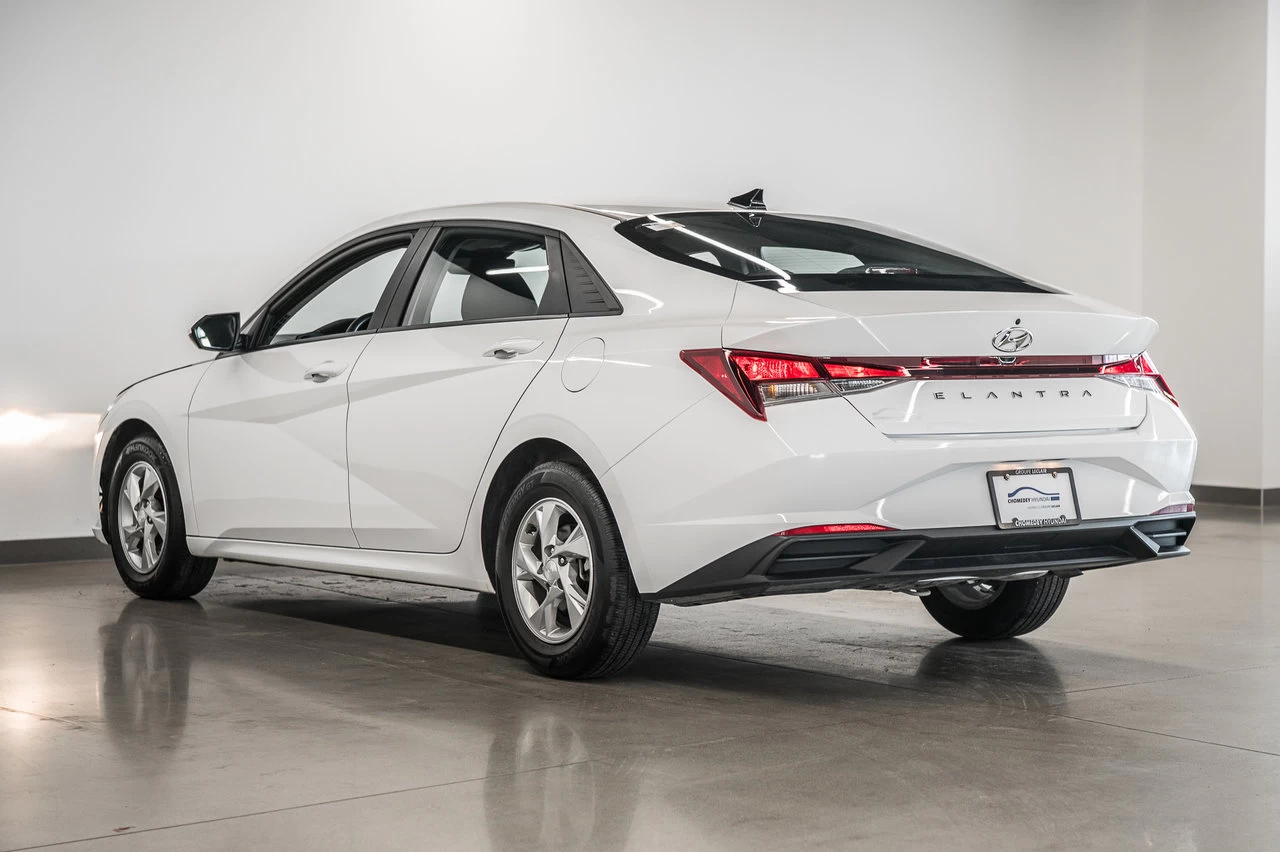 2023 Hyundai Elantra Essential Image principale