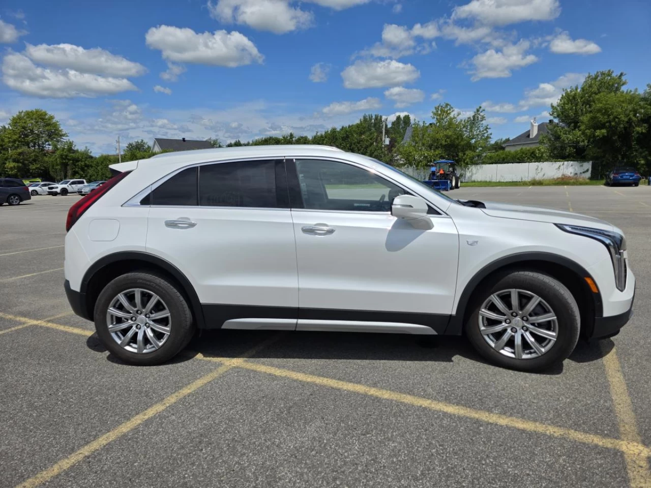 2022 Cadillac XT4 AWD 4dr Premium Luxury Main Image