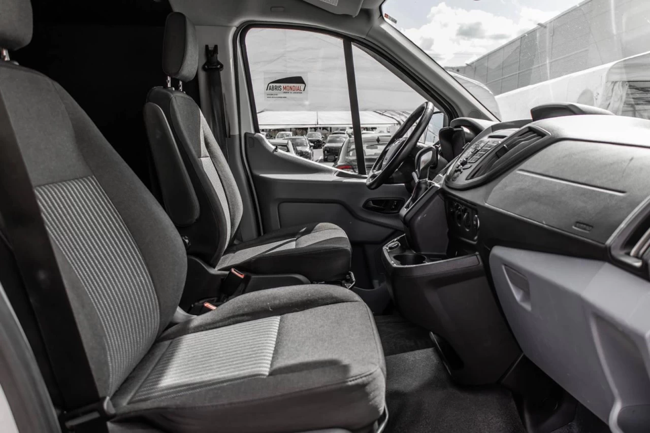 2017 Ford Transit Cargo Van T-250 148" Low Rf - GARANTIE 1 AN Main Image