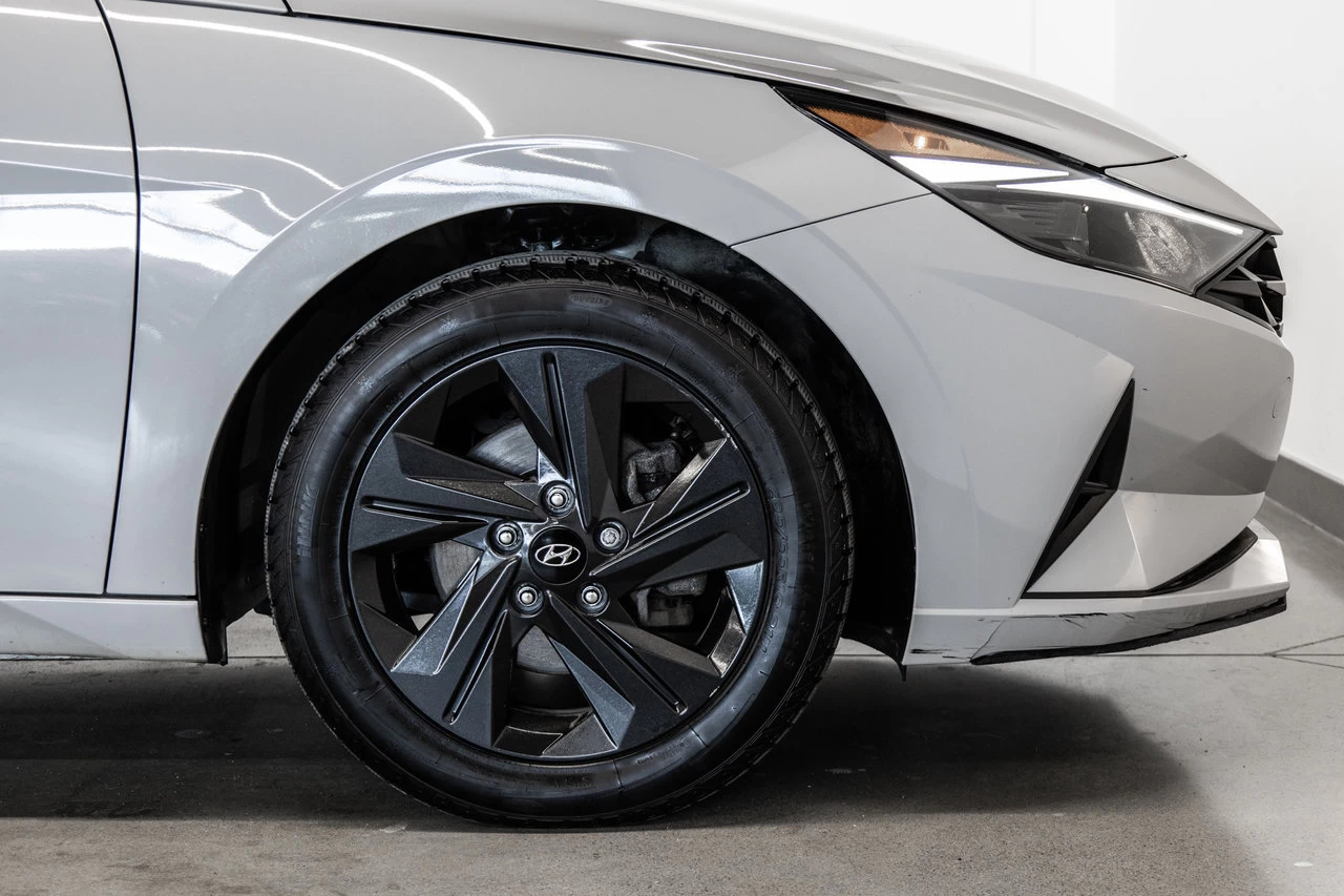 2022 Hyundai Elantra Preferred Main Image