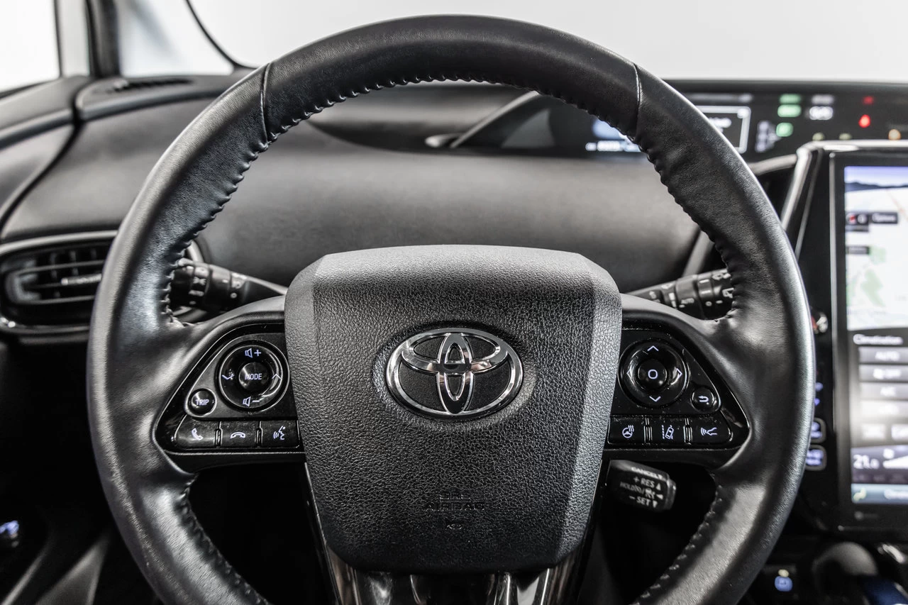 2019 Toyota Prius Tech. E-Awd Main Image