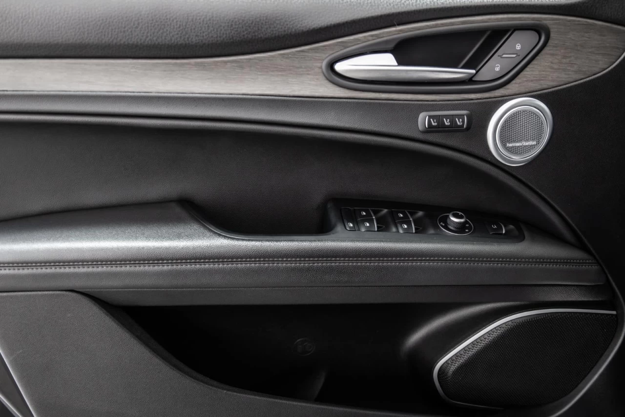 2018 Alfa Romeo Stelvio Ti Sport AWD NAVI+CUIR+TOIT.OUVRANT Main Image