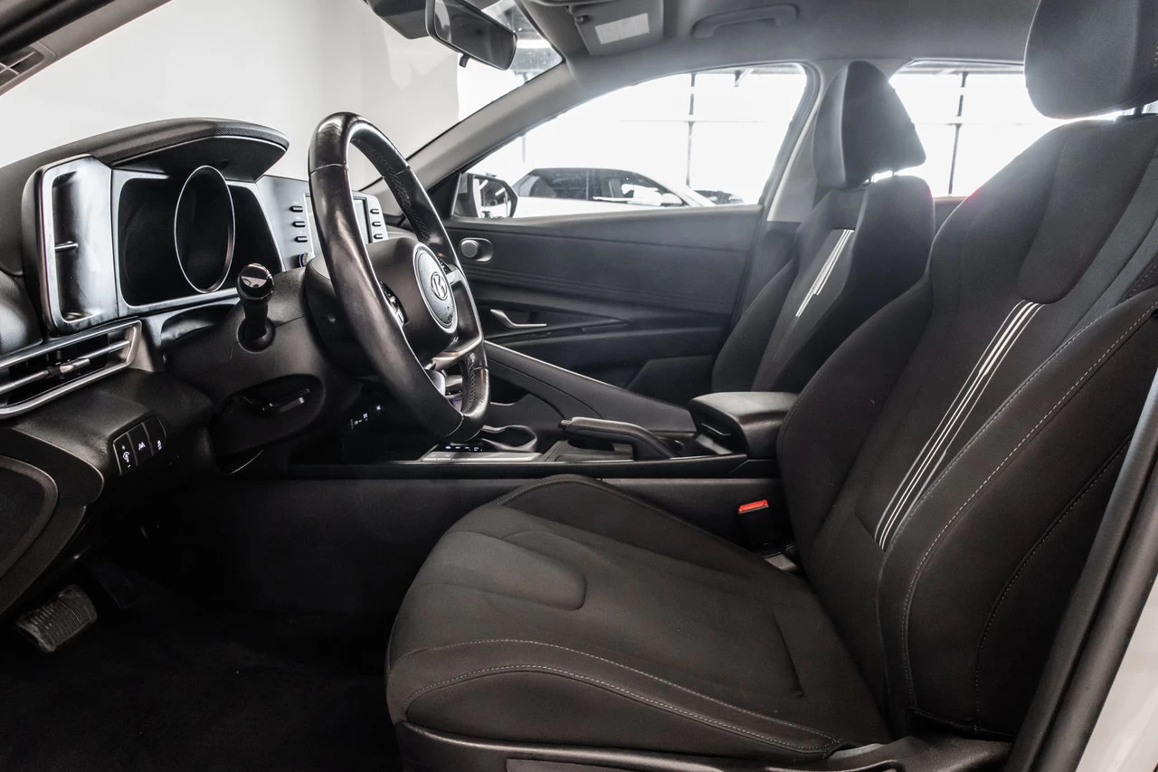 2022 Hyundai Elantra Preferred Main Image