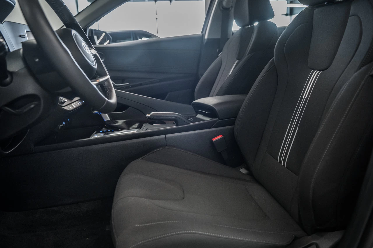 2025 Hyundai Elantra Preferred Main Image
