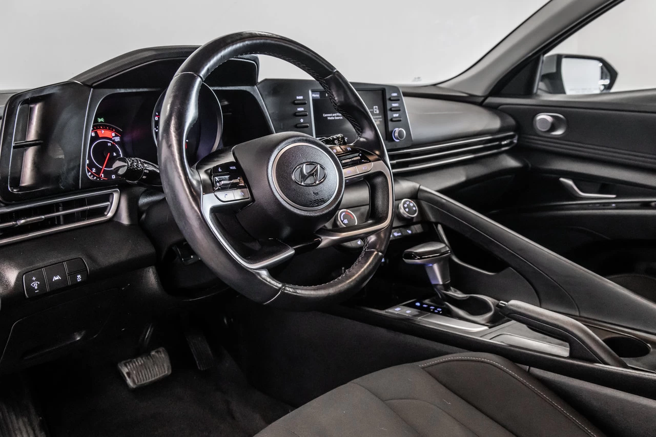 2022 Hyundai Elantra Preferred Main Image
