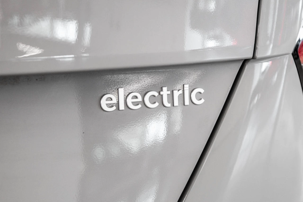 2025 Hyundai Kona Electric Preferred Main Image
