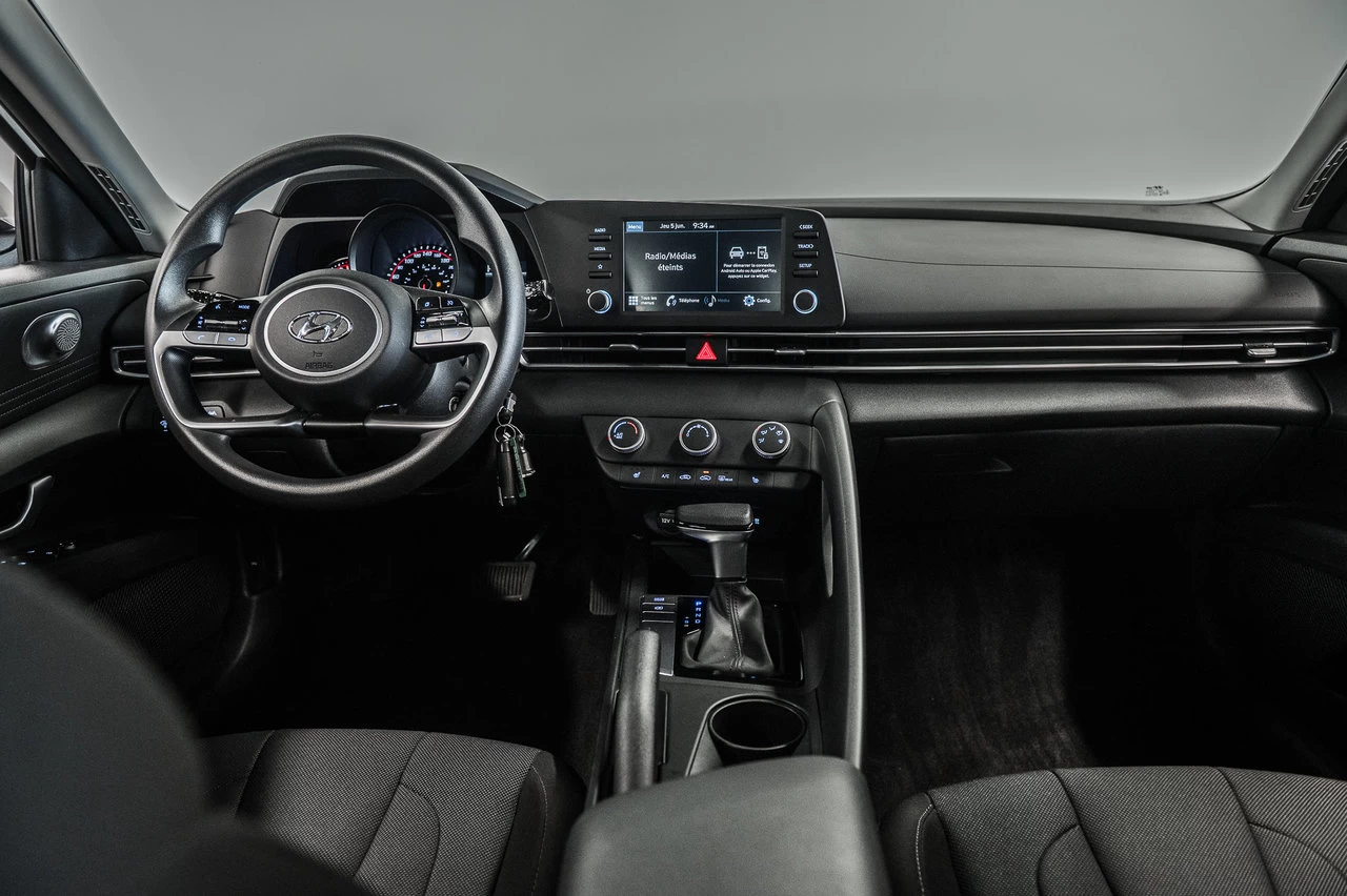 2023 Hyundai Elantra Essential Image principale