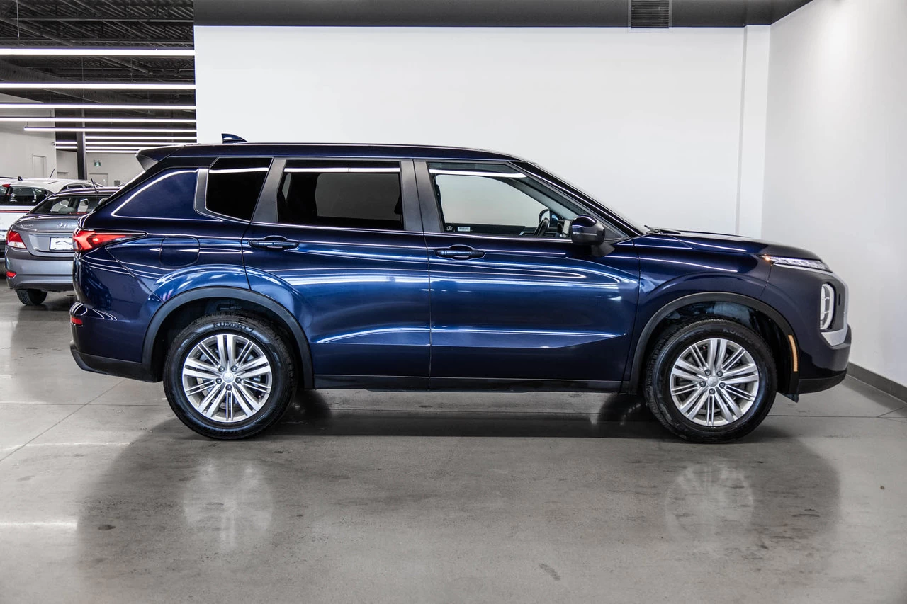 2024 Mitsubishi Outlander Es Awd 7pass Main Image