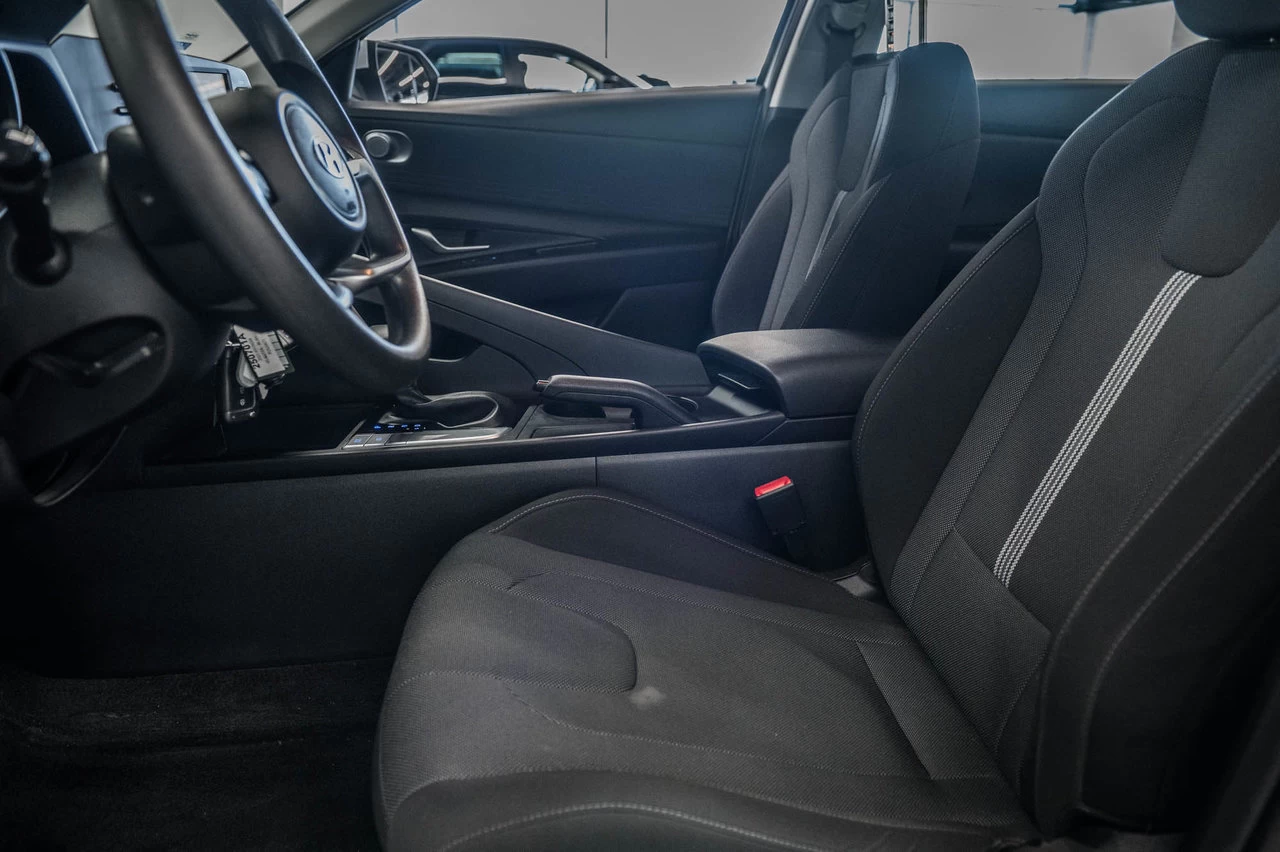 2023 Hyundai Elantra Essential Image principale