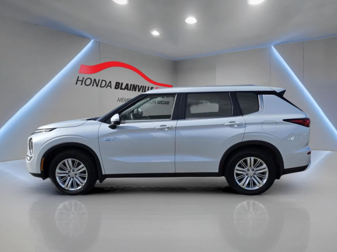 2025 Mitsubishi Outlander LE S-AWC Main Image