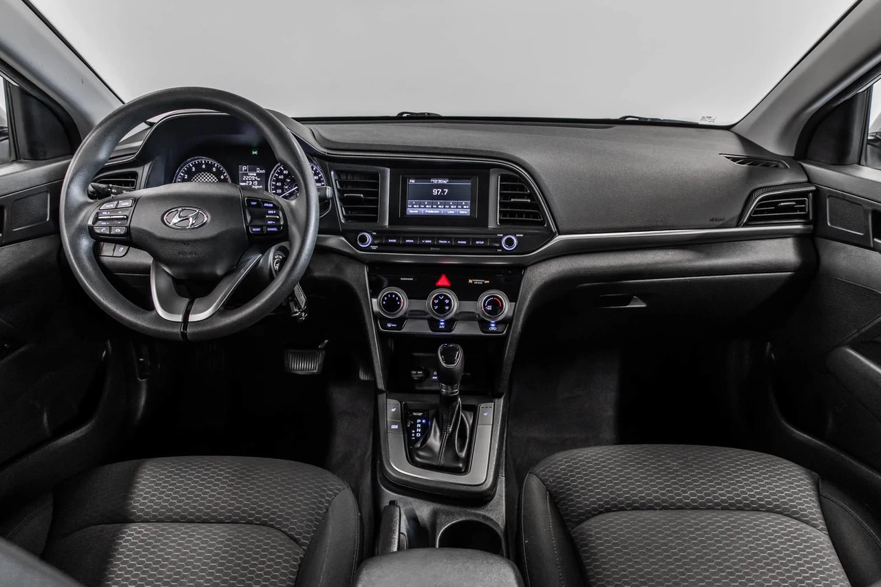 2020 Hyundai Elantra Essential Main Image