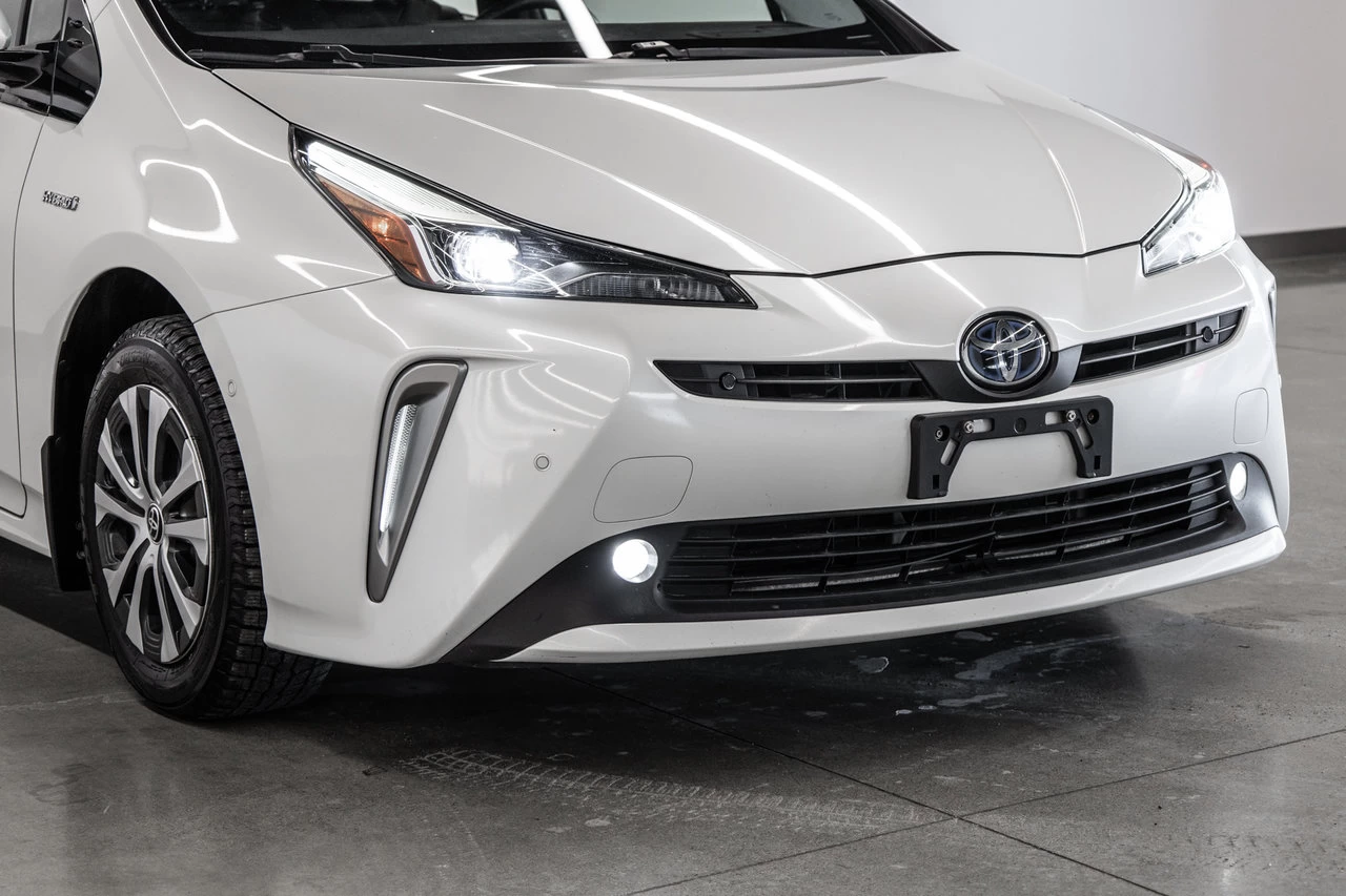 2019 Toyota Prius Tech. E-Awd Main Image