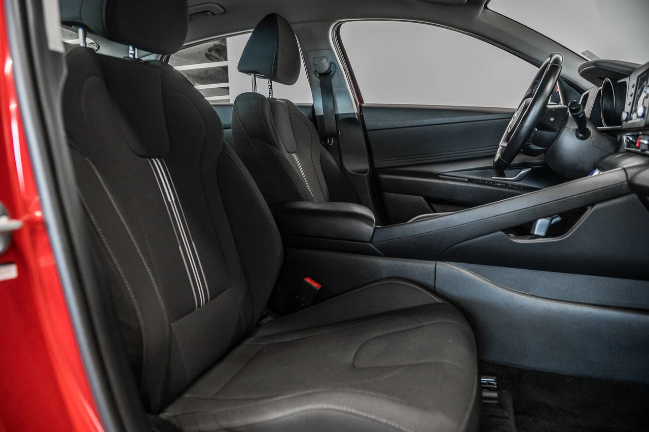 2021 Hyundai Elantra Preferred Main Image