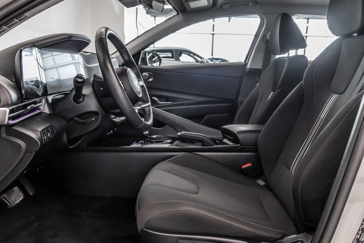 2024 Hyundai Elantra Preferred Tech Image principale