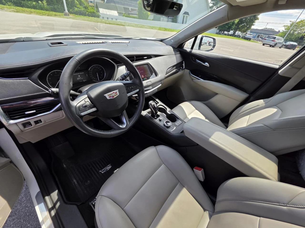 2022 Cadillac XT4 AWD 4dr Premium Luxury Main Image