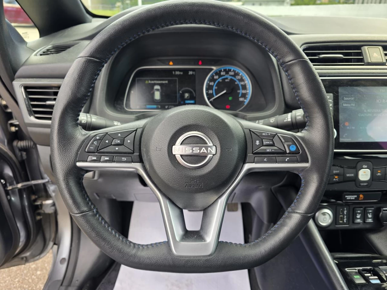 2023 Nissan LEAF SV Hatchback Image principale