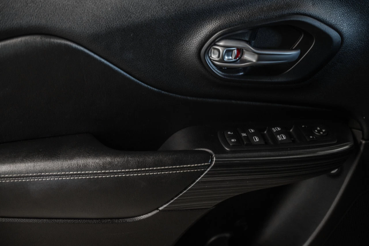 2016 Jeep Cherokee Limited V6 Awd Main Image