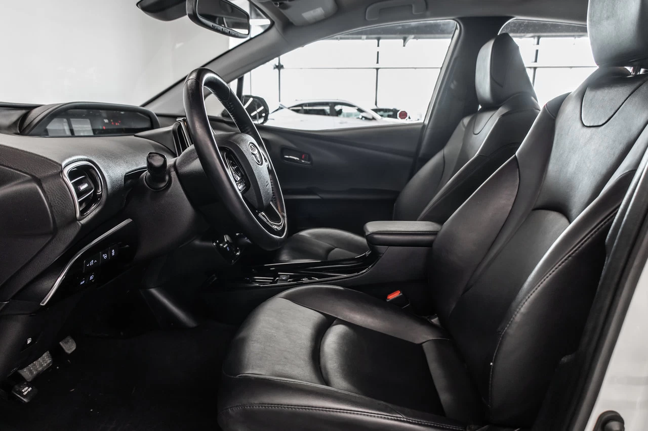 2019 Toyota Prius Tech. E-Awd Main Image