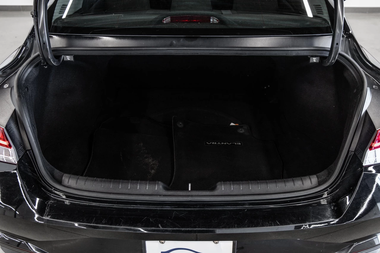 2022 Hyundai Elantra hybrid Preferred Main Image