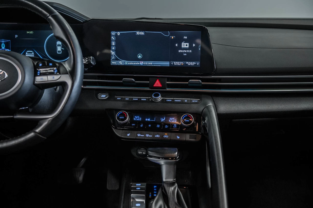 2023 Hyundai Elantra Luxury Main Image