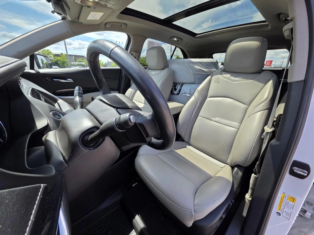 2022 Cadillac XT4 AWD 4dr Premium Luxury Main Image