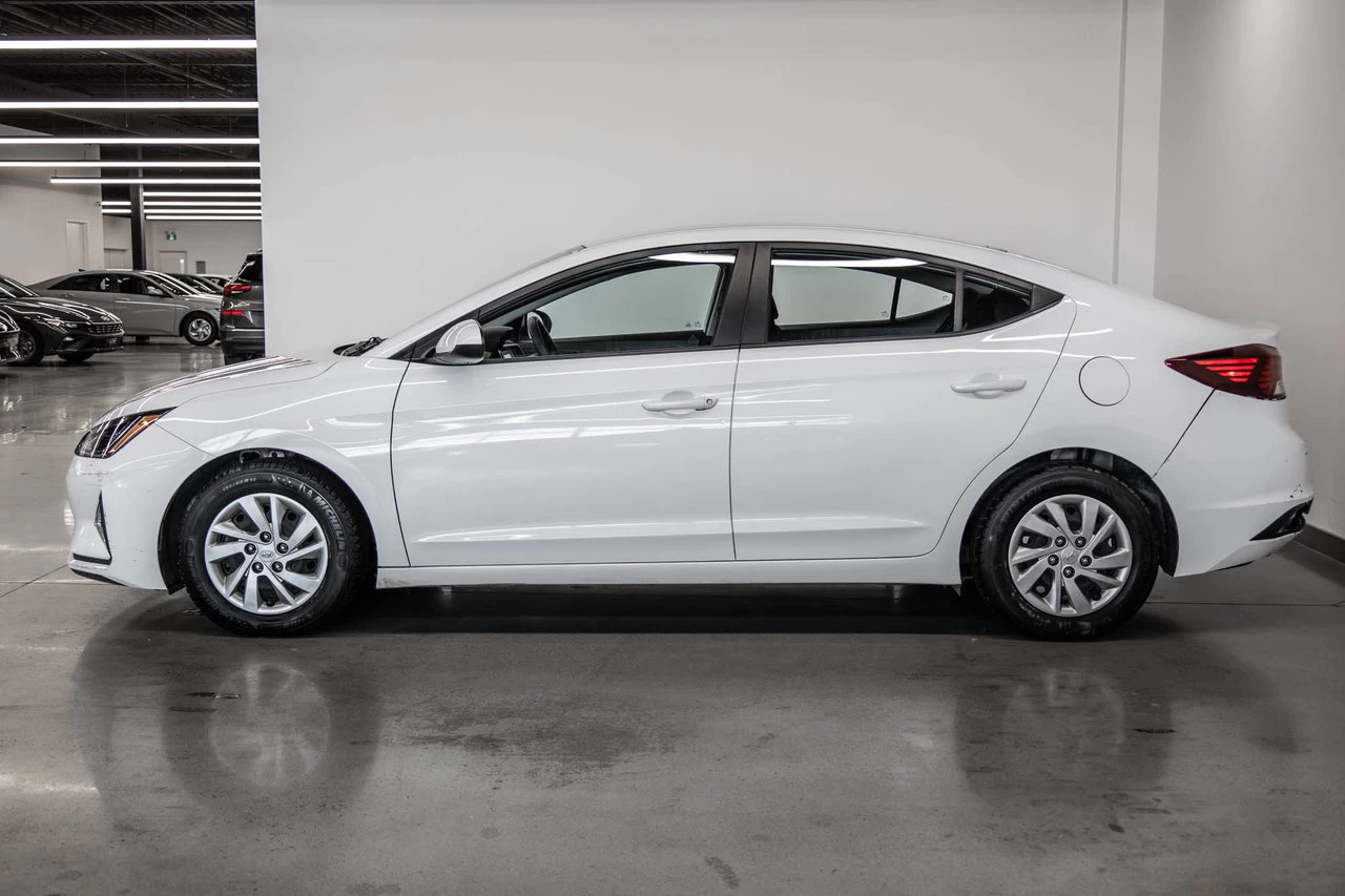 2020 Hyundai Elantra Essential Main Image
