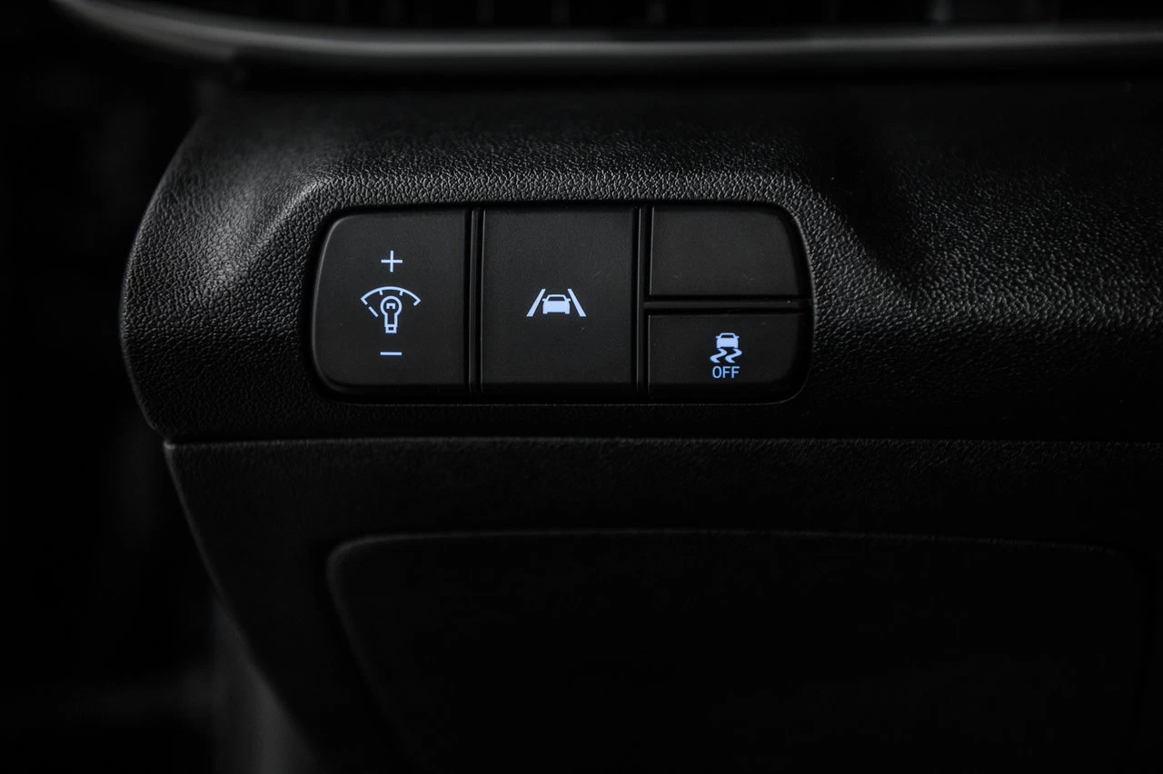 2021 Hyundai Elantra Preferred Main Image