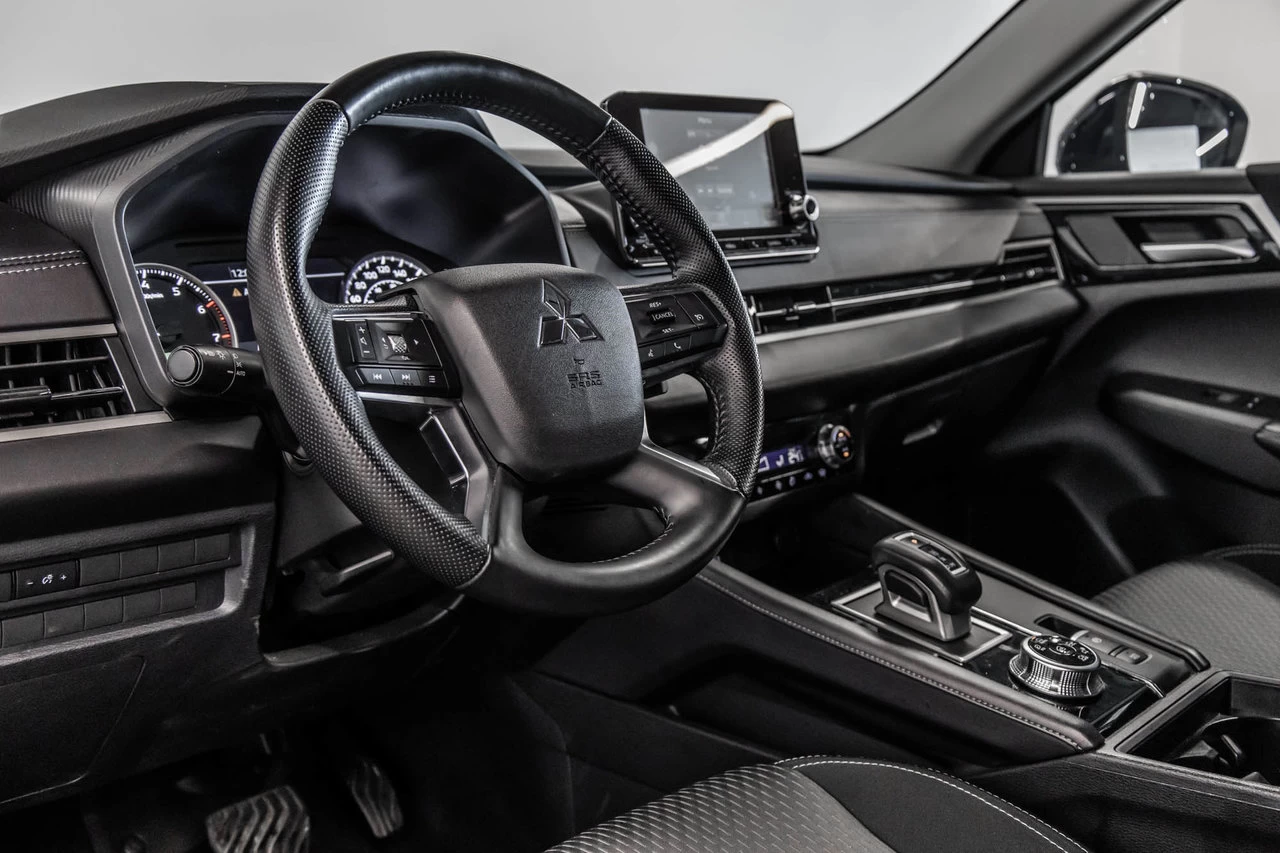 2024 Mitsubishi Outlander Es Awd 7pass Main Image