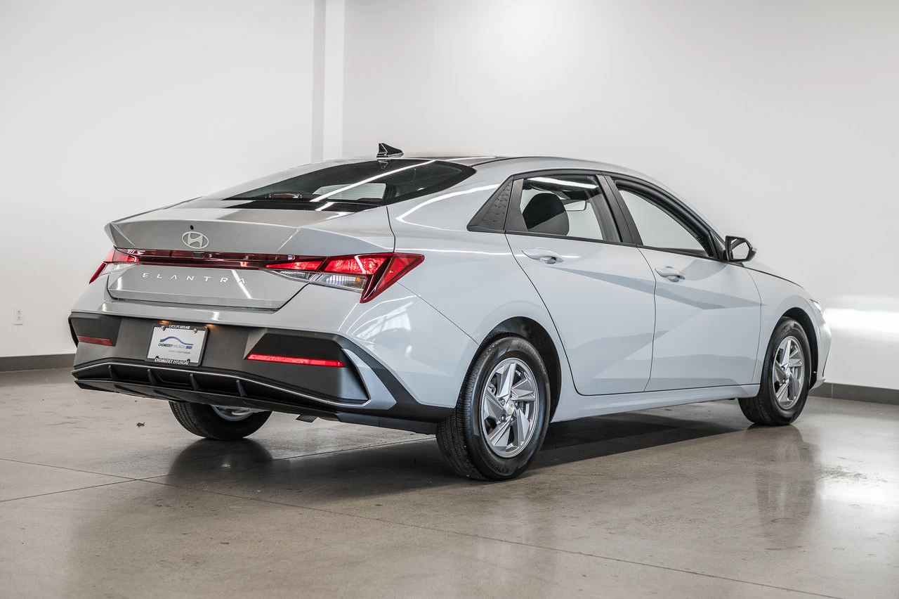 2024 Hyundai Elantra Essential Main Image