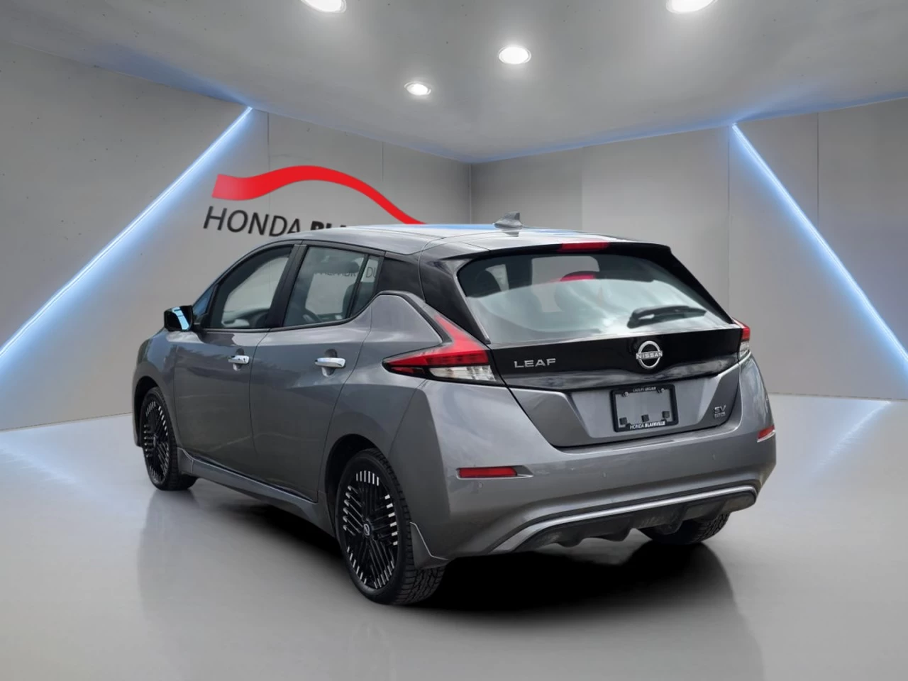 2023 Nissan LEAF SV Hatchback Image principale