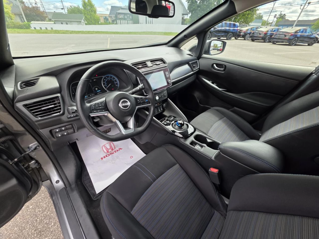 2023 Nissan LEAF SV Hatchback Image principale