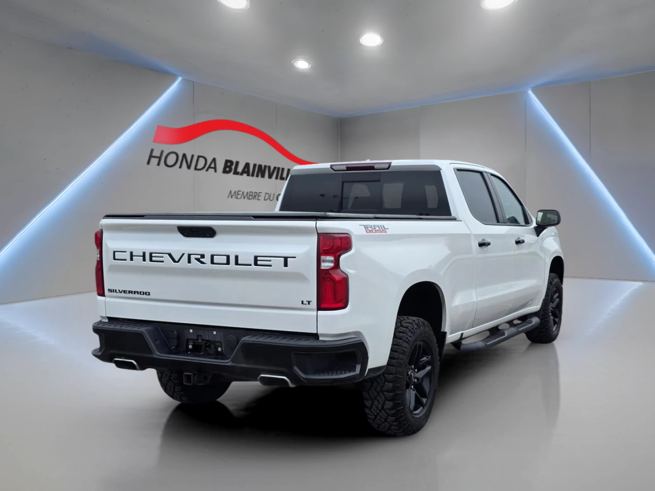 2022 Chevrolet Silverado 1500 Crew Cab Short Box 4-Wheel Drive LT Trail Boss Image principale