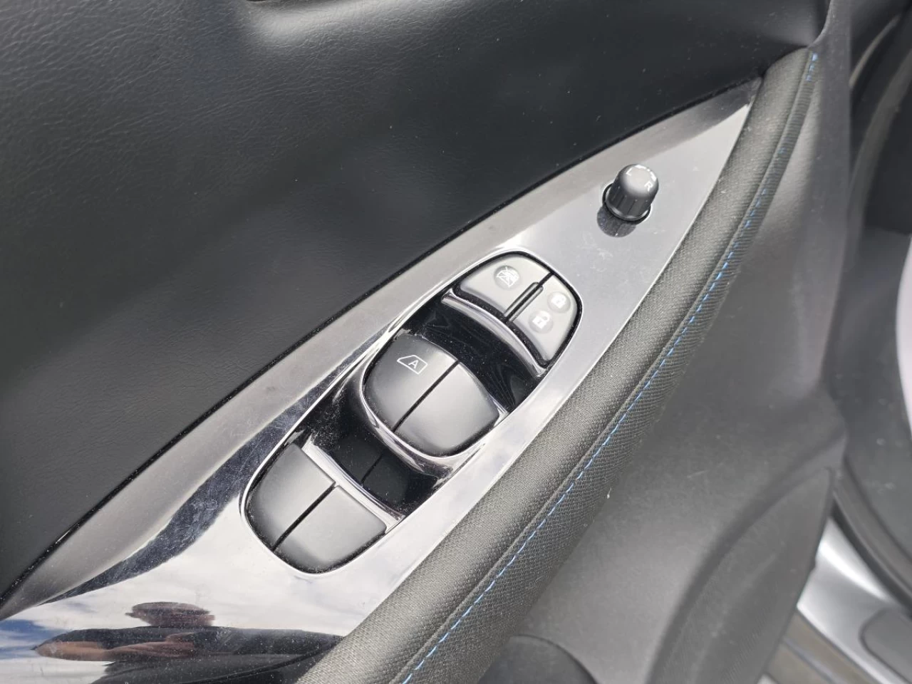 2023 Nissan LEAF SV Hatchback Image principale