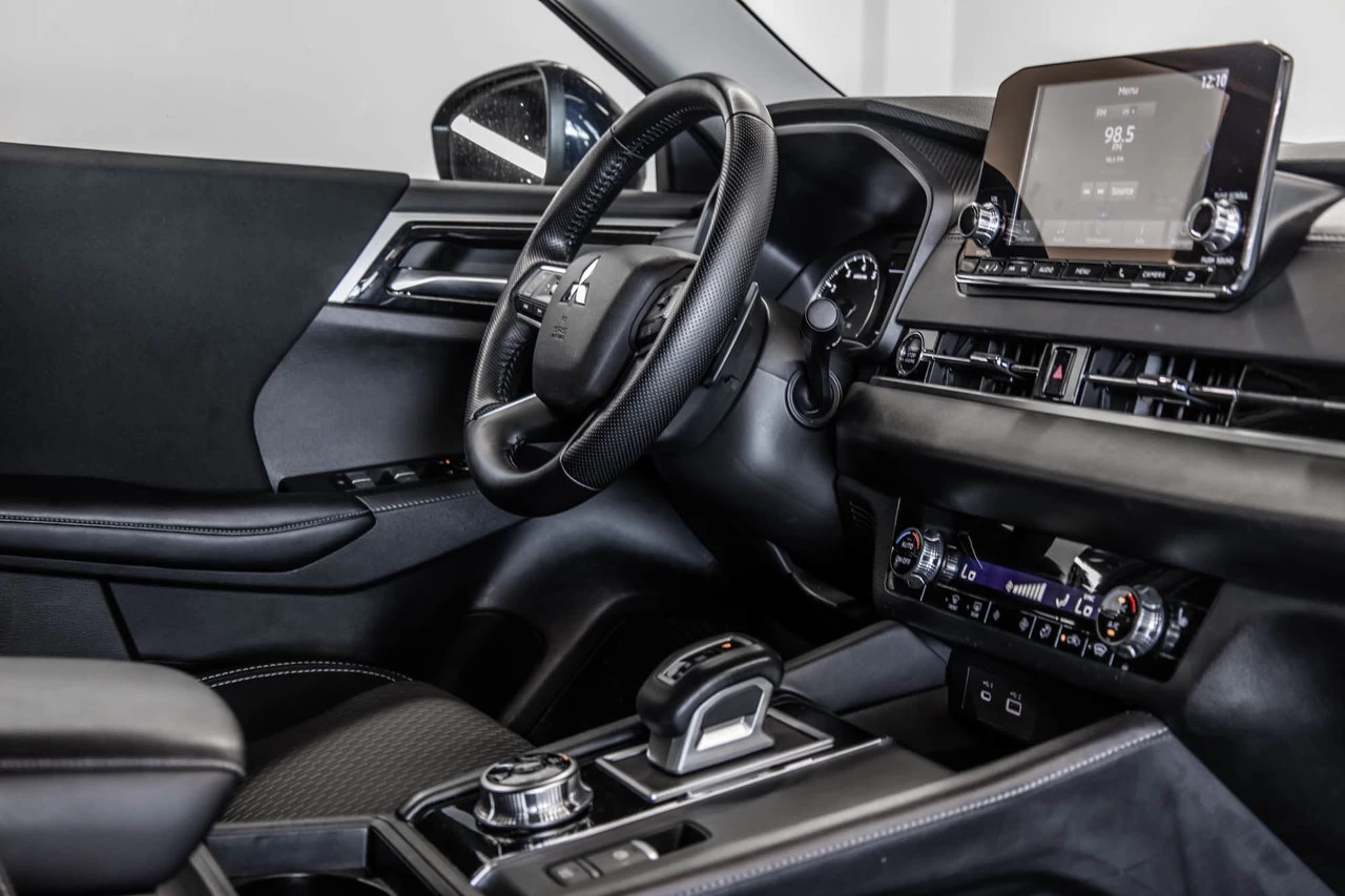 2024 Mitsubishi Outlander Es Awd 7pass Main Image
